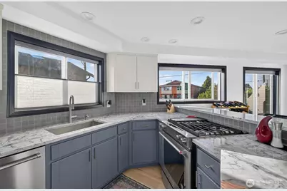 610 Daley Street #E, Edmonds, WA 98020 - Photo 9