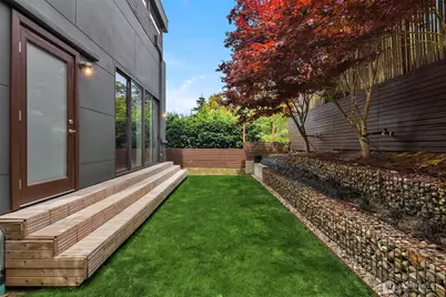 2560 12th Avenue W, Seattle, WA 98119 - Photo 21