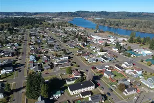 1320 3rd St, Cosmopolis, WA 98537 - Photo 9