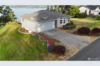 7023 Columbia Avenue, Clinton, WA 98236 - Photo 23