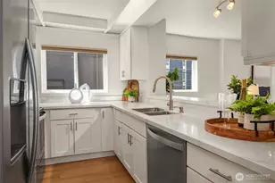 435 Summit Ave E, Seattle, WA 98102 - Photo 11