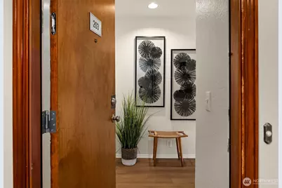 435 Summit Avenue E #203, Seattle, WA 98102 - Photo 3