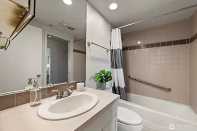 2400 8th Avenue N #1S, Seattle, WA 98109 - Photo 19