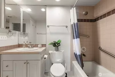 2400 8th Avenue N #1S, Seattle, WA 98109 - Photo 17