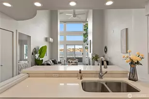 2400 8th Ave N, Seattle, WA 98109 - Photo 9