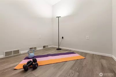 2400 8th Avenue N #1S, Seattle, WA 98109 - Photo 29