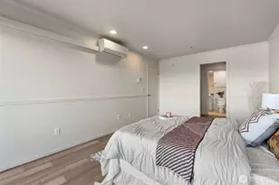 2400 8th Ave N, Seattle, WA 98109 - Photo 15
