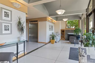 521 5th Avenue W #401, Seattle, WA 98119 - Photo 3