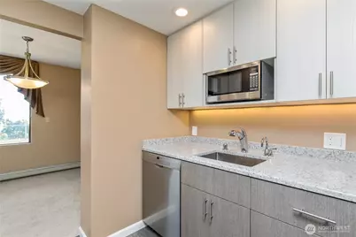 521 5th Avenue W #401, Seattle, WA 98119 - Photo 17
