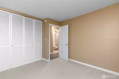 521 5th Avenue W #401, Seattle, WA 98119 - Photo 27