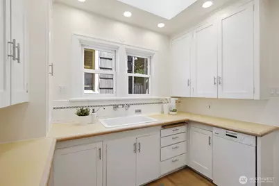 5006 Greenwood Avenue N, Seattle, WA 98103 - Photo 17