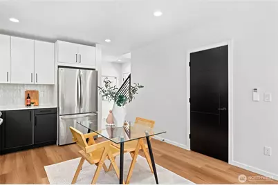 10704 Linden Avenue N, Seattle, WA 98133 - Photo 5