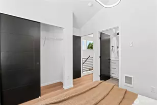 10704 Linden Ave N, Seattle, WA 98133 - Photo 19
