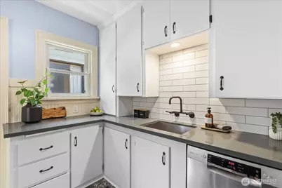 946 N 83rd Street, Seattle, WA 98103 - Photo 7