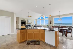 784 Gladstone Dr, Camano Island, WA 98282 - Photo 9