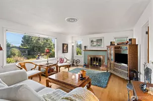 310 NW 75th St, Seattle, WA 98117 - Photo 3