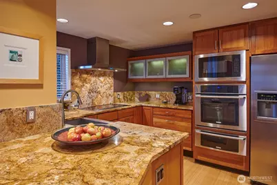 909 N 35th Street #403, Seattle, WA 98103 - Photo 1