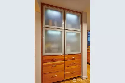 909 N 35th Street #403, Seattle, WA 98103 - Photo 11
