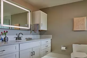 909 N 35th St, Seattle, WA 98103 - Photo 21