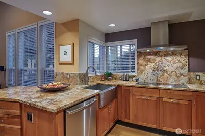 909 N 35th Street #403, Seattle, WA 98103 - Photo 9