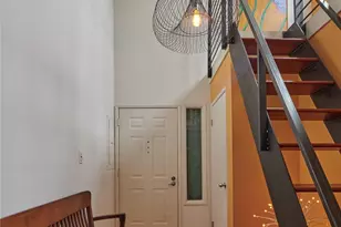 909 N 35th St, Seattle, WA 98103 - Photo 3