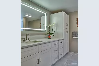 909 N 35th Street #403, Seattle, WA 98103 - Photo 23