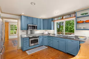 5249 Rose Ave NE, Bainbridge Island, WA 98110 - Photo 13