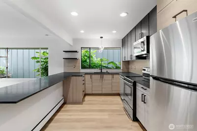 6553 Greenwood Avenue N, Seattle, WA 98103 - Photo 9