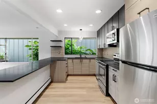 6553 Greenwood Ave N, Seattle, WA 98103 - Photo 9