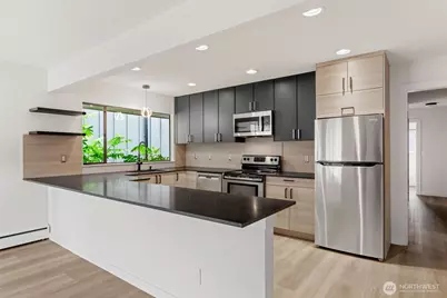 6553 Greenwood Avenue N, Seattle, WA 98103 - Photo 7
