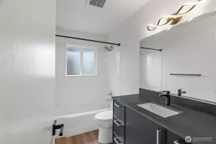 6553 Greenwood Ave N, Seattle, WA 98103 - Photo 13