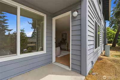 9398 Redmond-Woodinville Rd NE #E131, Redmond, WA 98052 - Photo 11