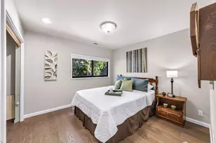11230 NE 68th St, Kirkland, WA 98033 - Photo 29