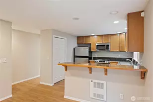 11710 Greenwood Ave N, Seattle, WA 98133 - Photo 13