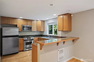 11710 Greenwood Ave N, Seattle, WA 98133 - Photo 9