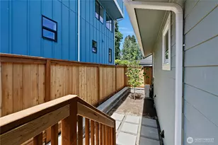 8045 19th Ave NE, Seattle, WA 98115 - Photo 11