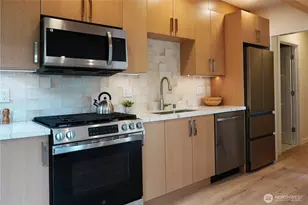 8045 19th Ave NE, Seattle, WA 98115 - Photo 3