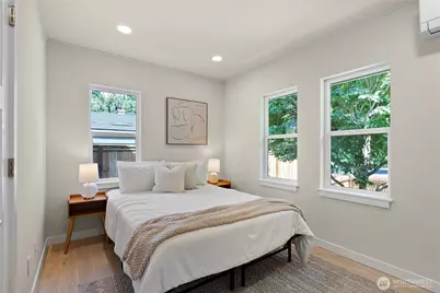 8045 19th Avenue NE, Seattle, WA 98115 - Photo 17