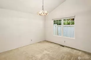 18855 SE 42nd St, Issaquah, WA 98027 - Photo 9