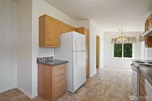 827 NE Woodard Ave, Castle Rock, WA 98611 - Photo 9