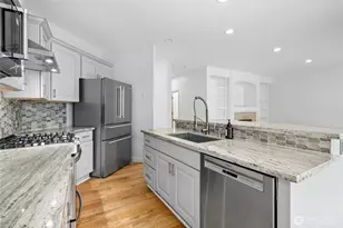 24312 E Main Dr, Sammamish, WA 98074 - Photo 13