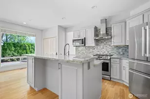 24312 E Main Dr, Sammamish, WA 98074 - Photo 11