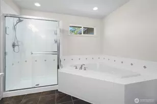 24312 E Main Dr, Sammamish, WA 98074 - Photo 21