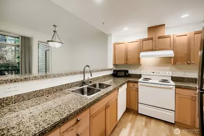 25025 SE Klahanie Boulevard #B202, Sammamish, WA 98029 - Photo 9
