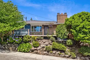 2600 W Howe St, Seattle, WA 98199 - Photo 1