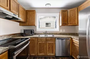 210 NW Calista Ct, Oak Harbor, WA 98277 - Photo 13
