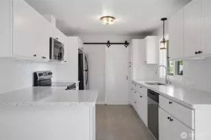 9808 Hipkins Rd SW, Lakewood, WA 98498 - Photo 9
