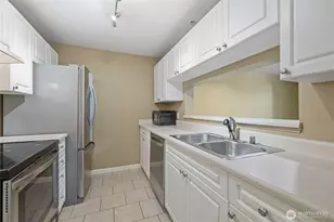 23301 Cedar Way, Mountlake Terrace, WA 98043 - Photo 5