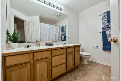 18505 SE Newport Way #F131, Issaquah, WA 98027 - Photo 17