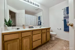 18505 SE Newport Way, Issaquah, WA 98027 - Photo 17
